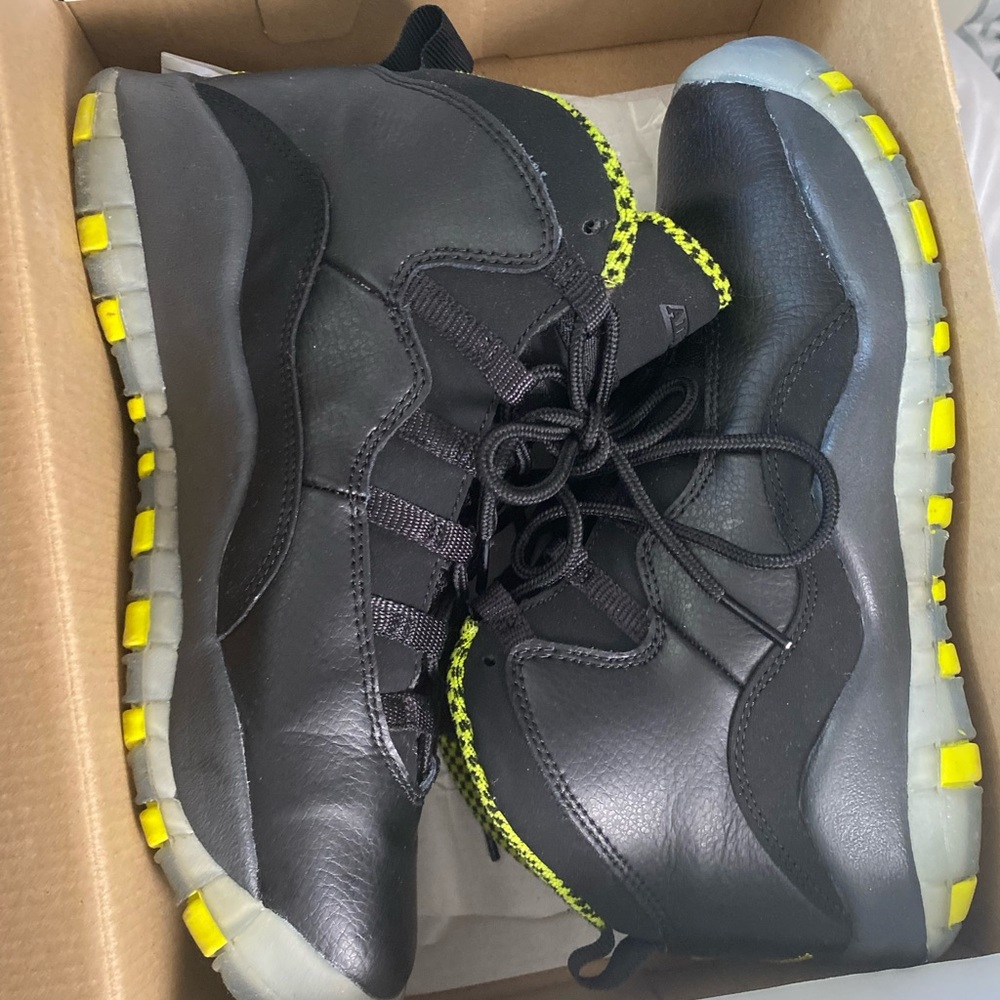 Jordan 10 Retro Venom (GS)